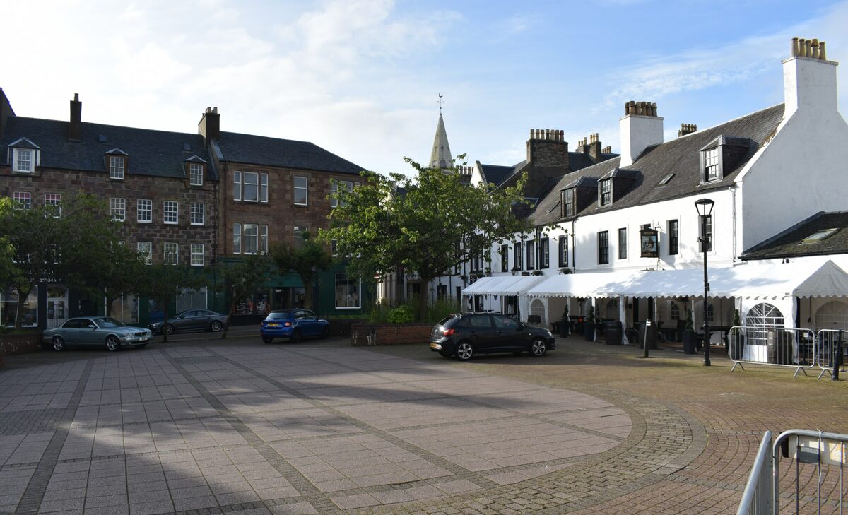 Public urged to take part in consultation on future of Burnside Square