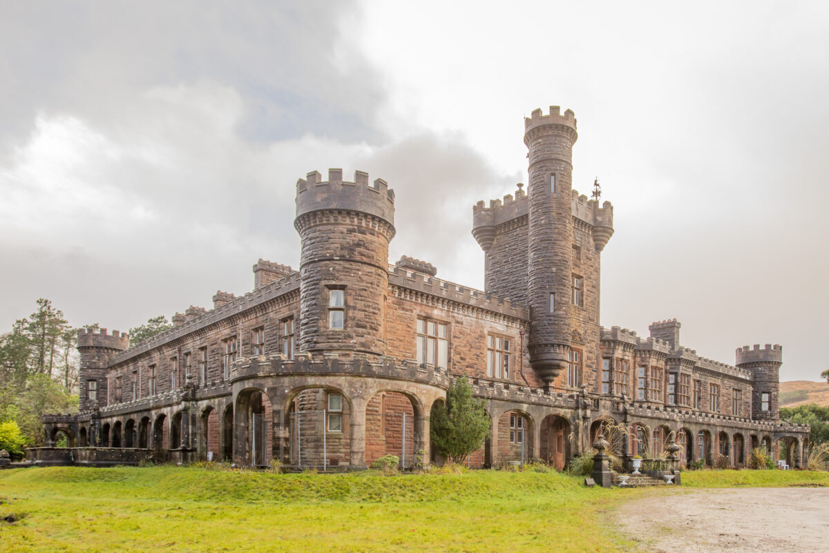Minister visits Rum as row erupts after collapsed sale of castle