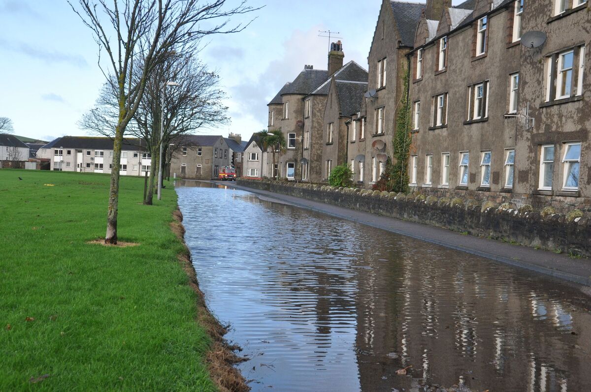 Flood protection contractors to chat to public
