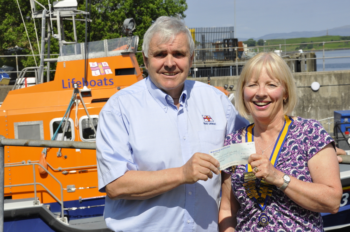 Inner Wheel gives funds to Oban Lifeboat