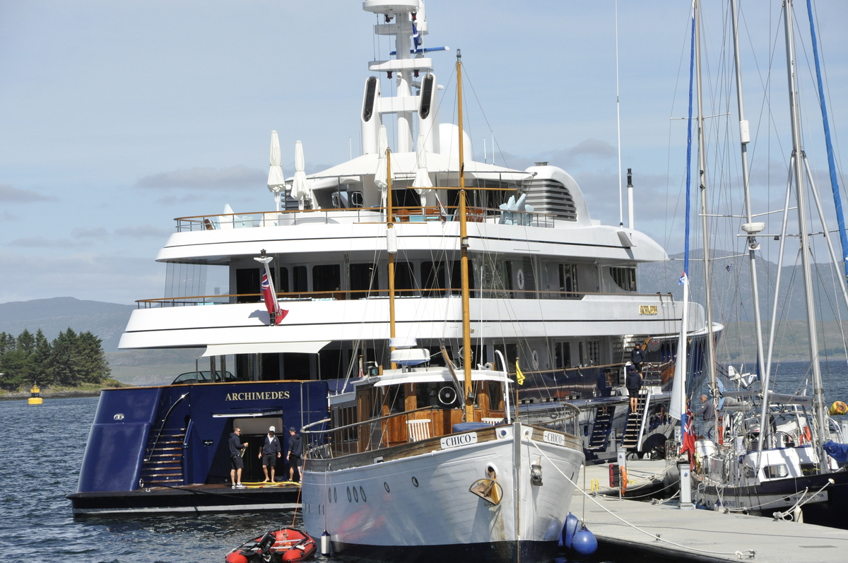 Little and large in Oban Bay