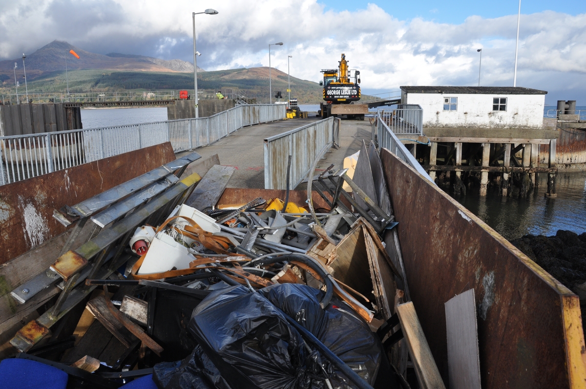 Work starts on dismantling old pier