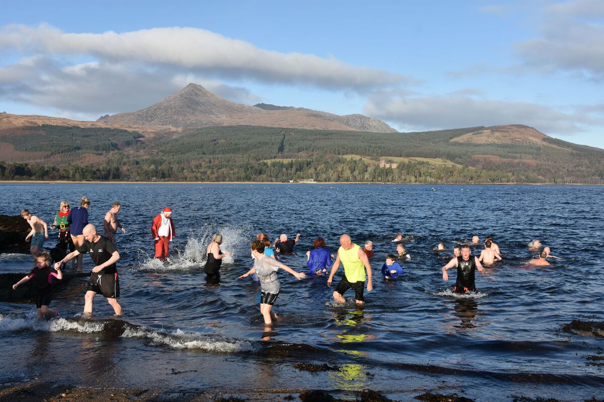 Dookers take the plunge in New Year's Day dips