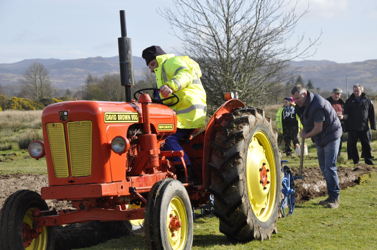Vintage match ploughs ahead in sunshine