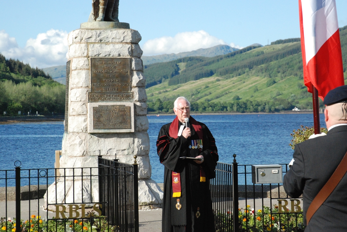 D-Day respects paid in Inveraray sunshine