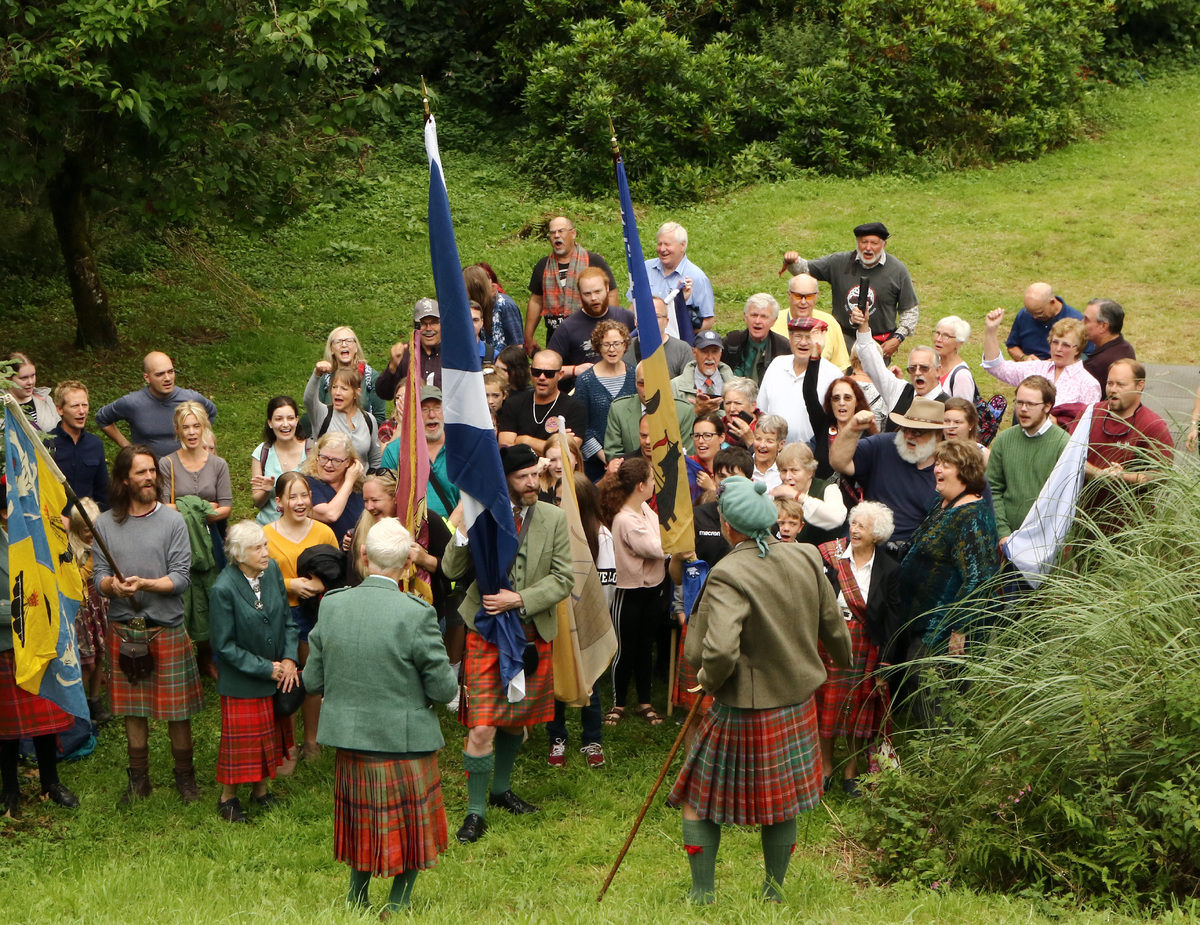 Hundreds of MacDougalls attend clan gathering in Oban