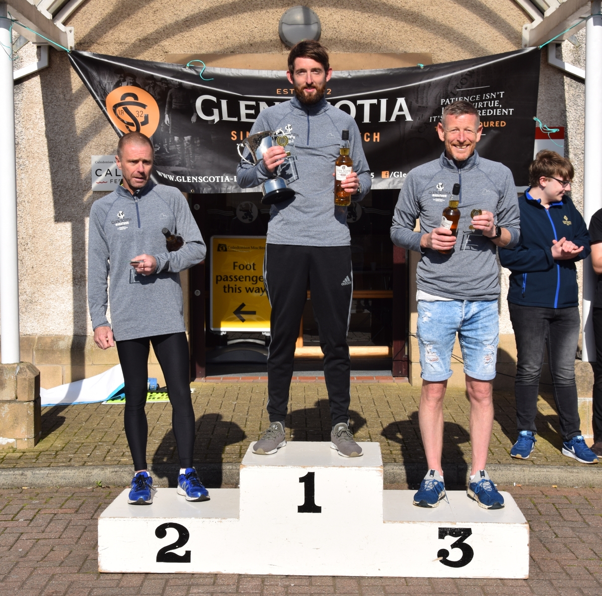 Last call to cheer on marathon runners