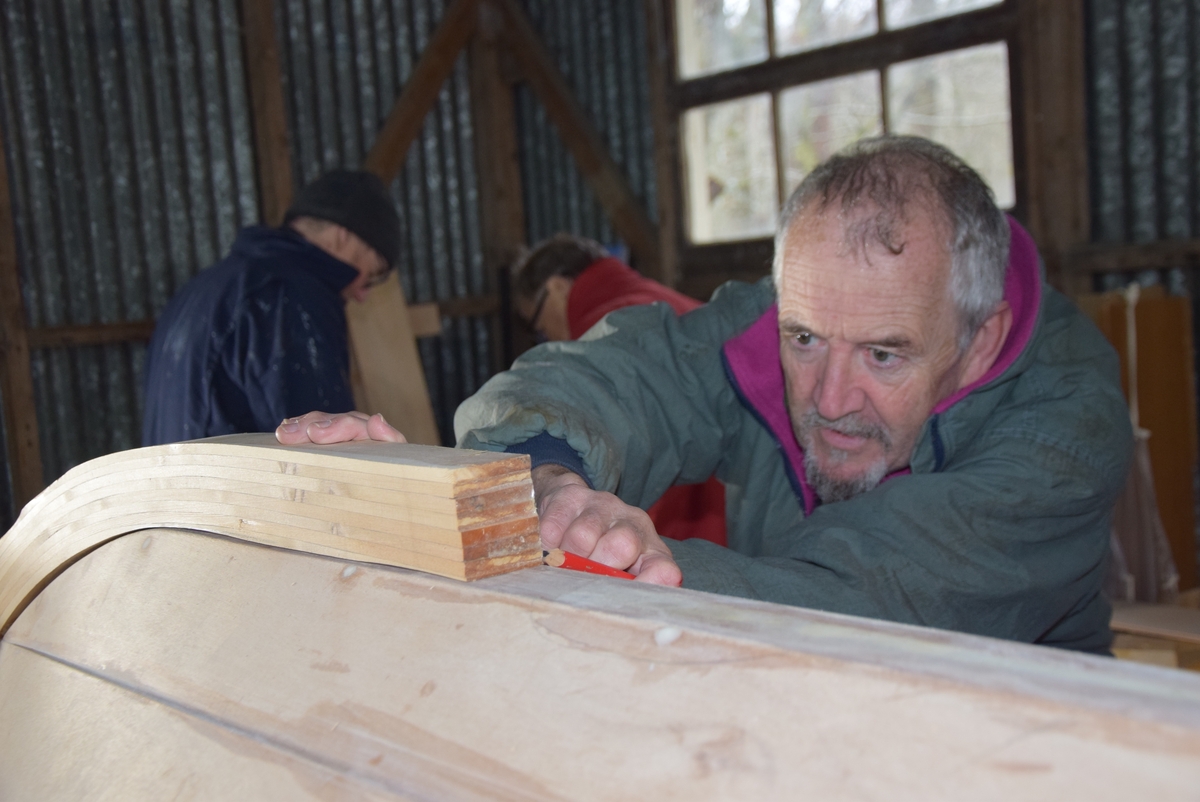 Convivial construction in Achnamara as skiff takes shape