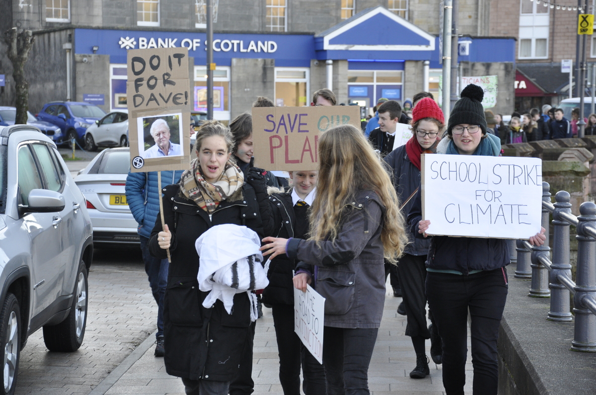 Pupils urge council to declare climate emergency