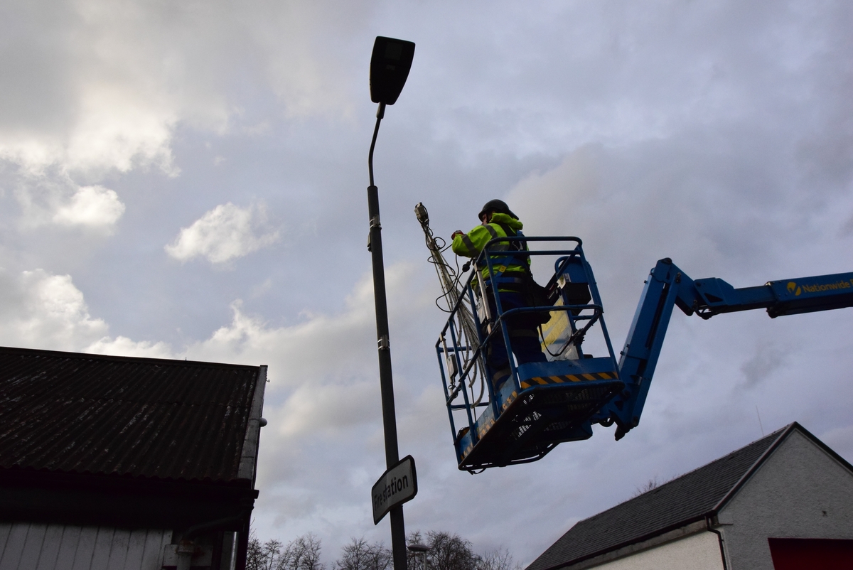 Construction firm hits heights for Inveraray lights