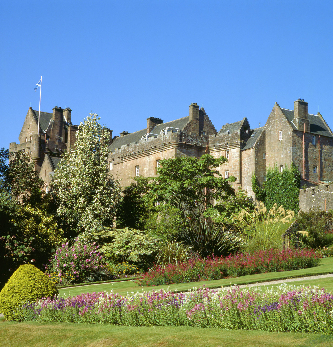 Brodick Castle to remain closed this year