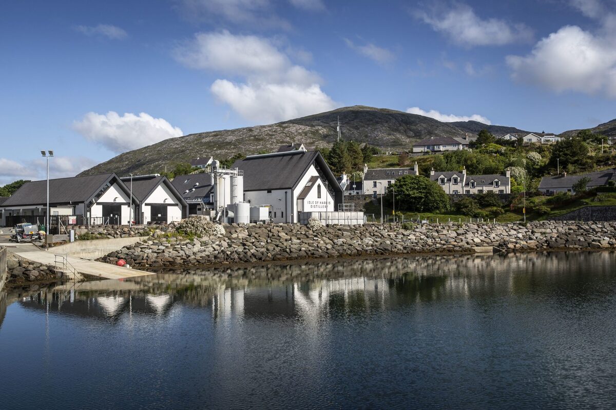 Harris Distillery wins again in all Hebridean final of Scottish Gin Awards