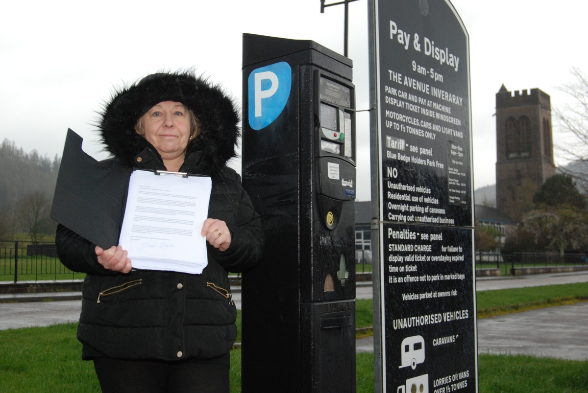 Inveraray resists year-round parking fees
