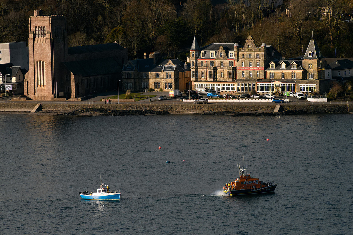 Pic special: Oban Lifeboat tows motorboat to safety