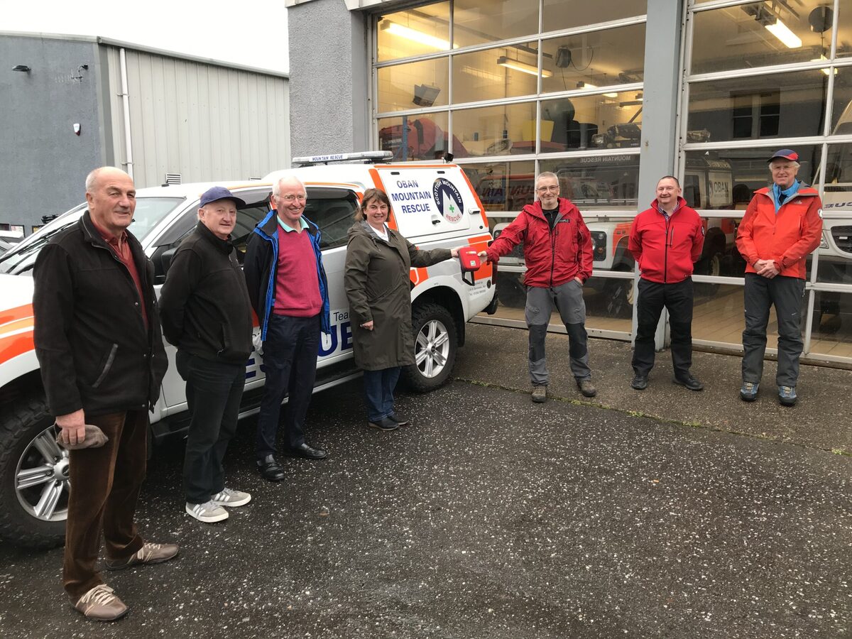 Oban Mountain Rescue receive new defib