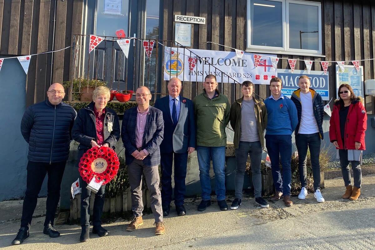 Lord Lieutenant meets crew on Armistice Day