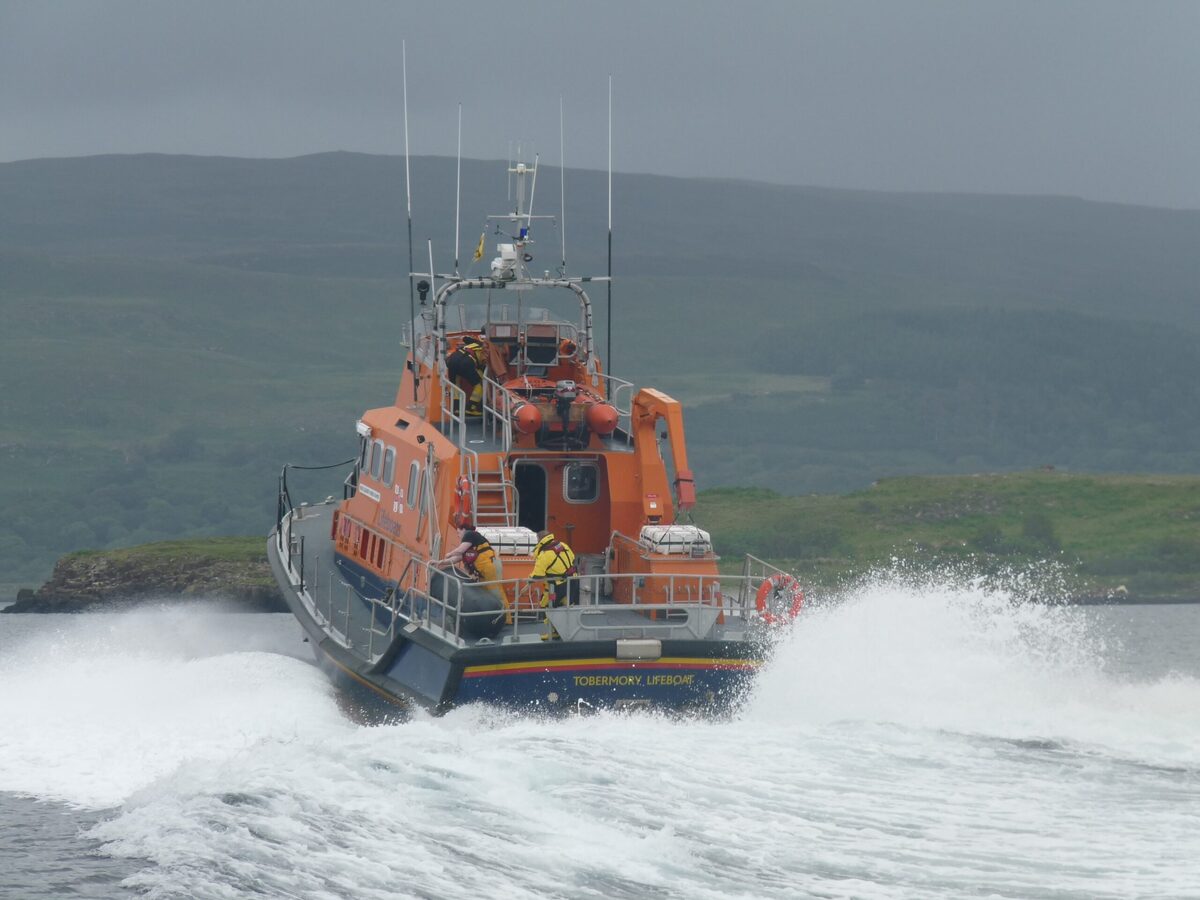 Real-life emergency interrupts RNLI film on Mull