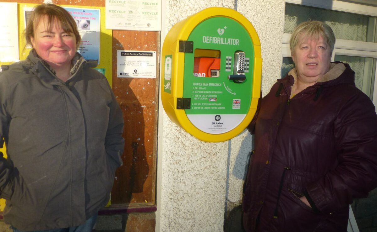 Dunbeg gets new defib just in time for two call-outs