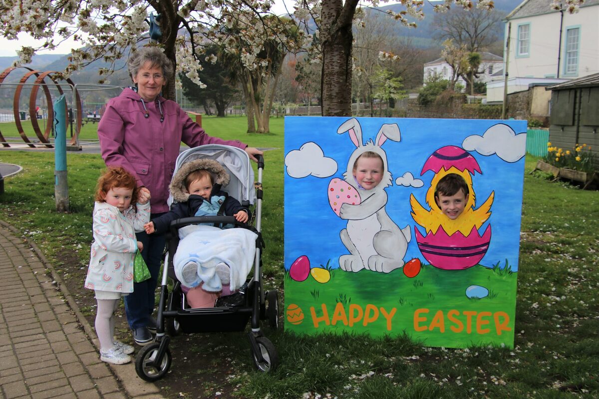 Families flock to Wee Toon Easter walk