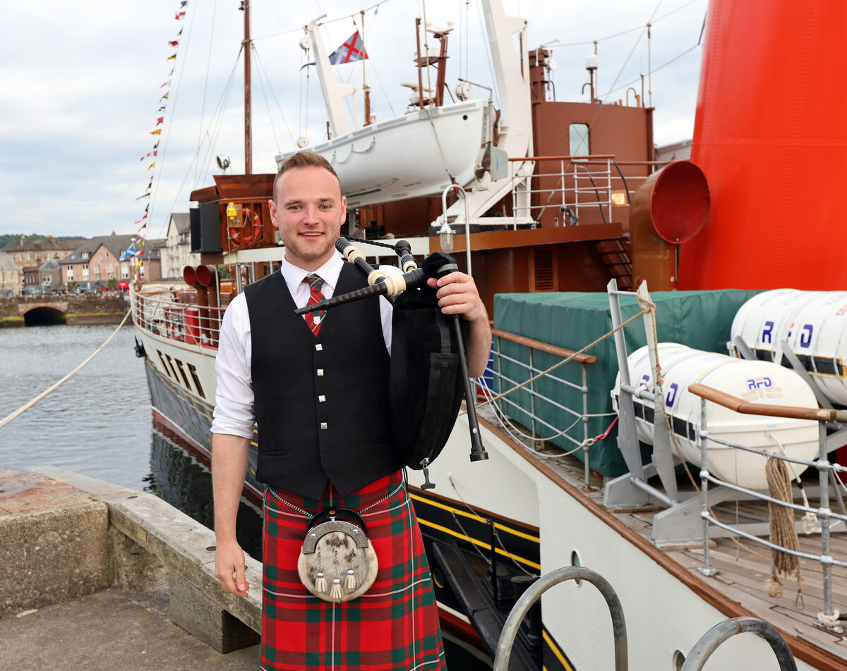 Paddle steamer Waverley returns to Oban