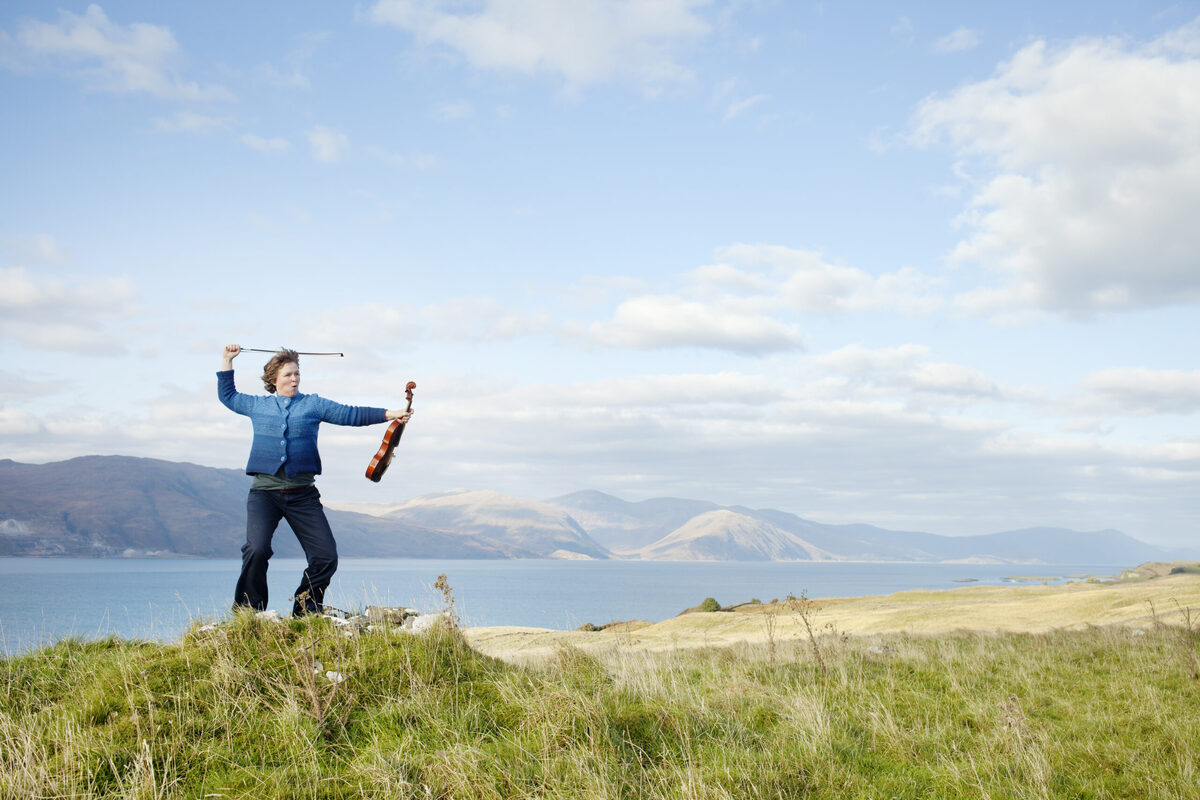 Folk singer with Lismore roots tours to Benderloch