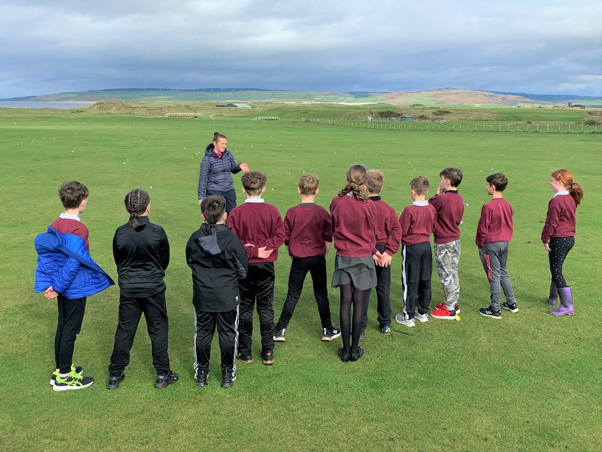 Pupils enjoy pro golf lesson