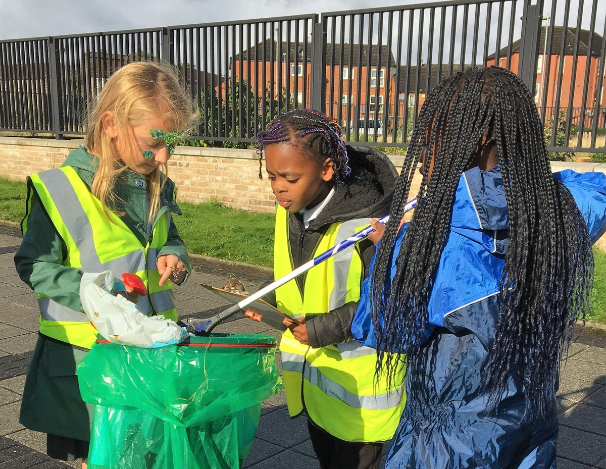 Litter League launch encourages young people to tackle litter emergency
