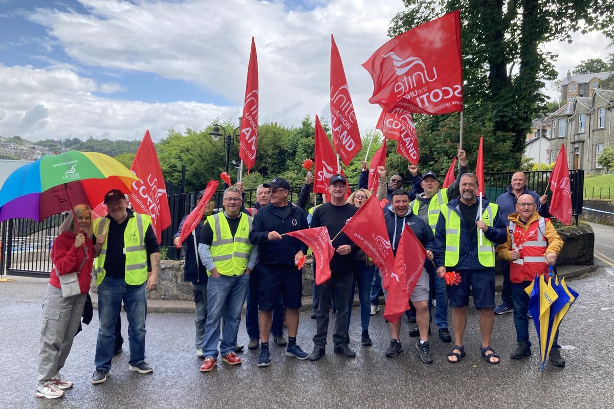 VIDEO: Lighthouse workers strike in historic Oban picket line