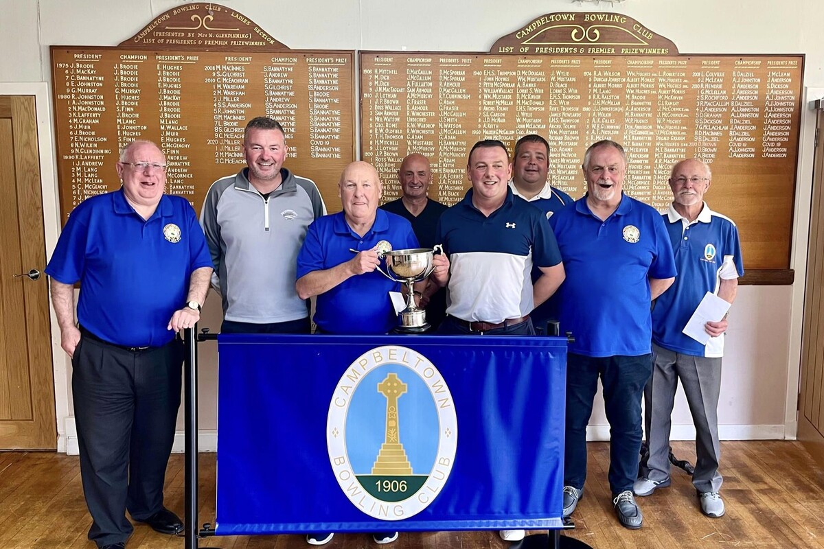 Archie and Ian triumph in memorial bowls contest