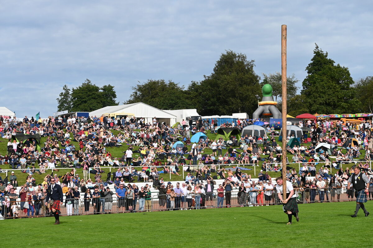 Cowal Gathering heavies battle to heft the crown