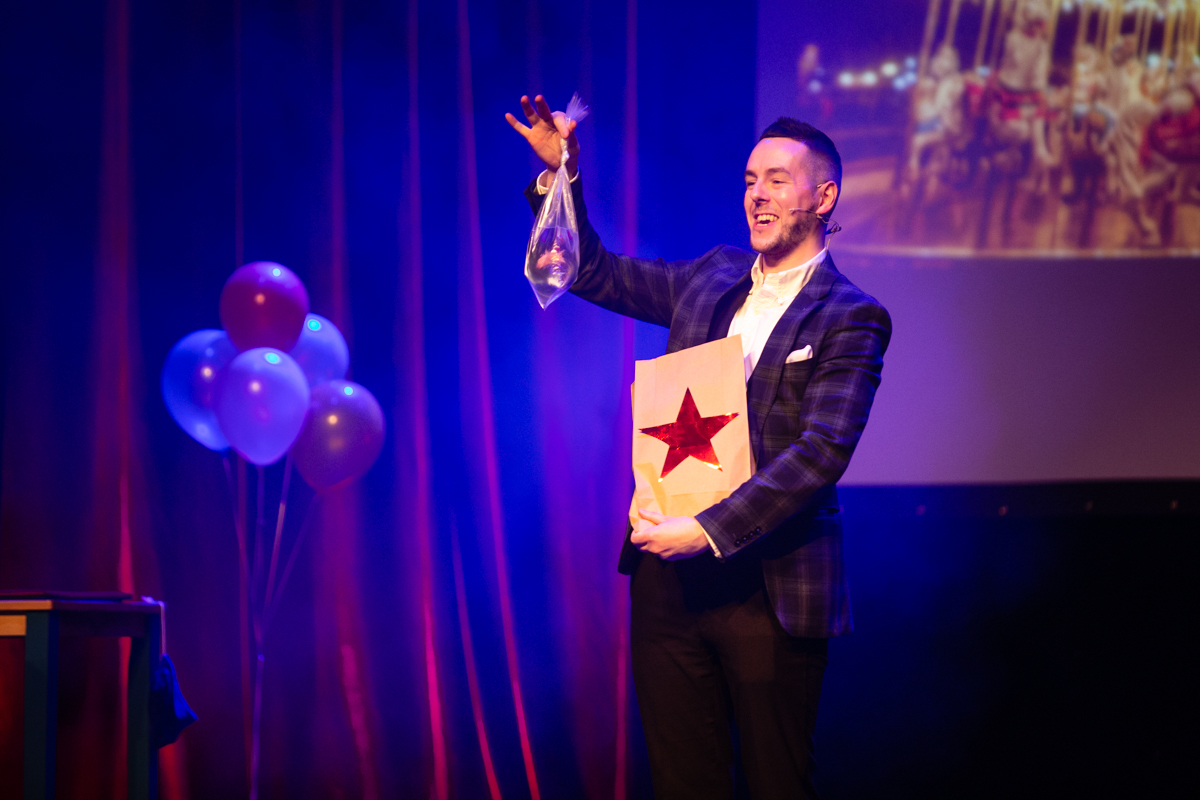 Magician Billy Reid asks Fort William to watch closely