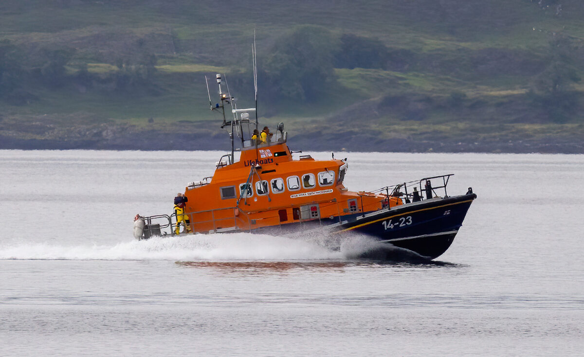 Oban lifeboat rescues four clinging to upturned dinghy