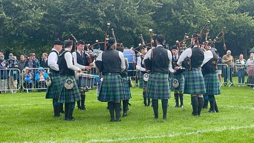 Mid Argyll pipe bands march on the Worlds