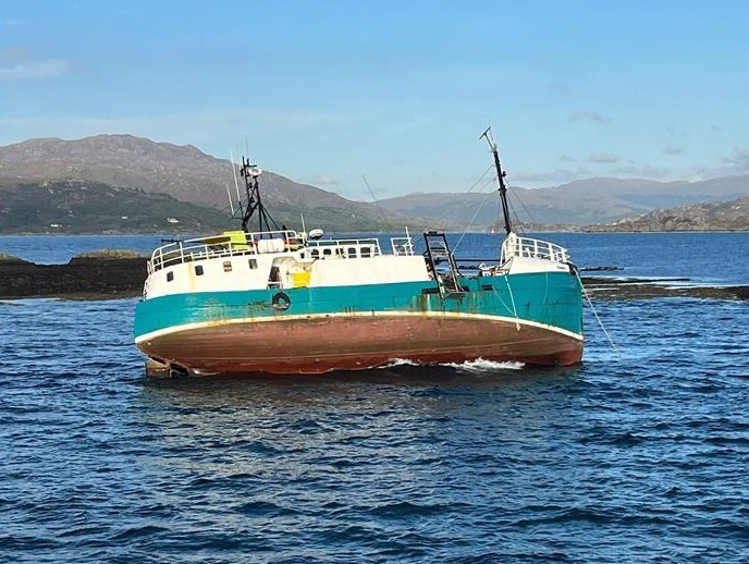 Tobermory RNLI rescues dive boat