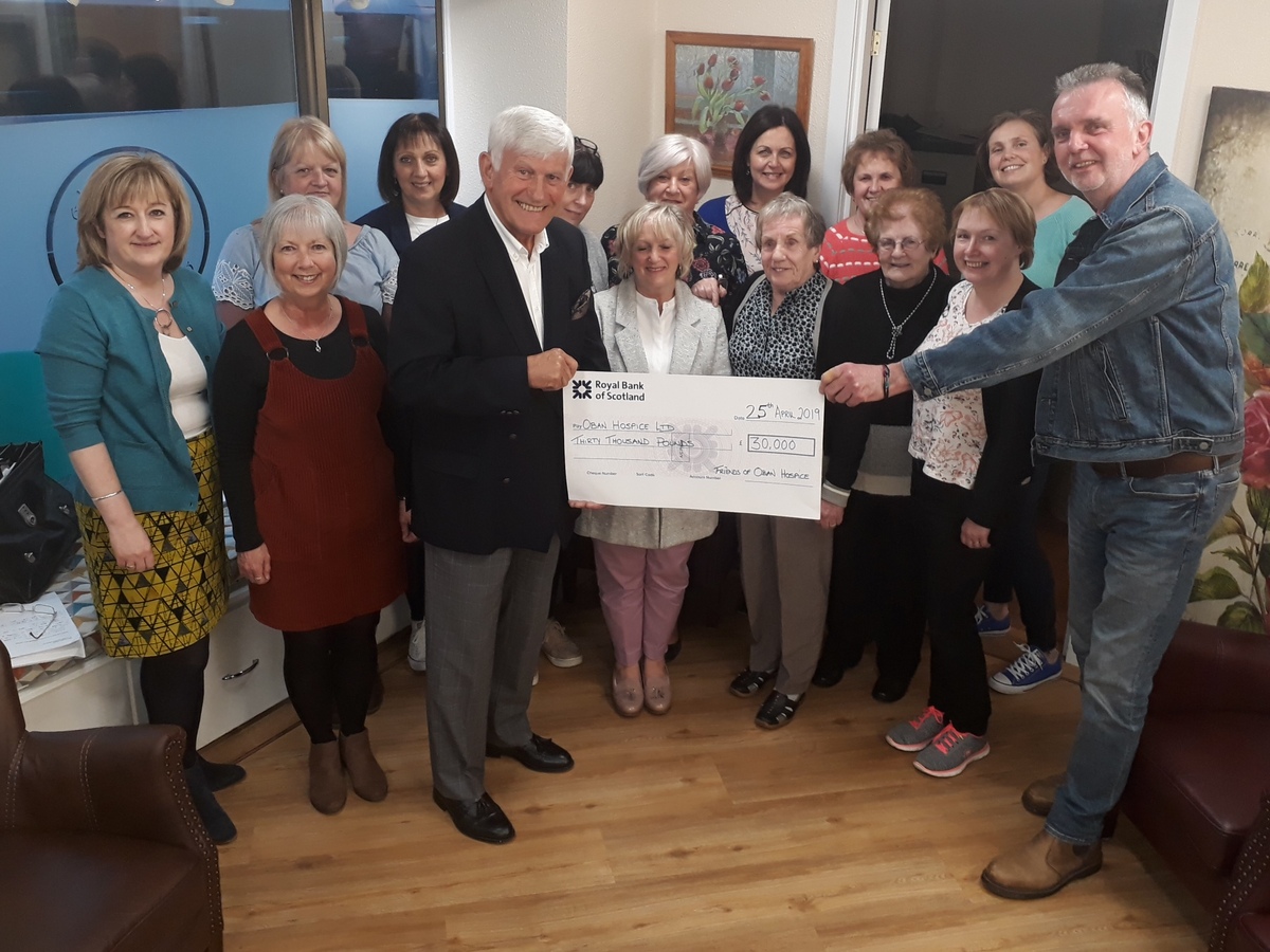 Friends hand over £30,000 to Dove Centre