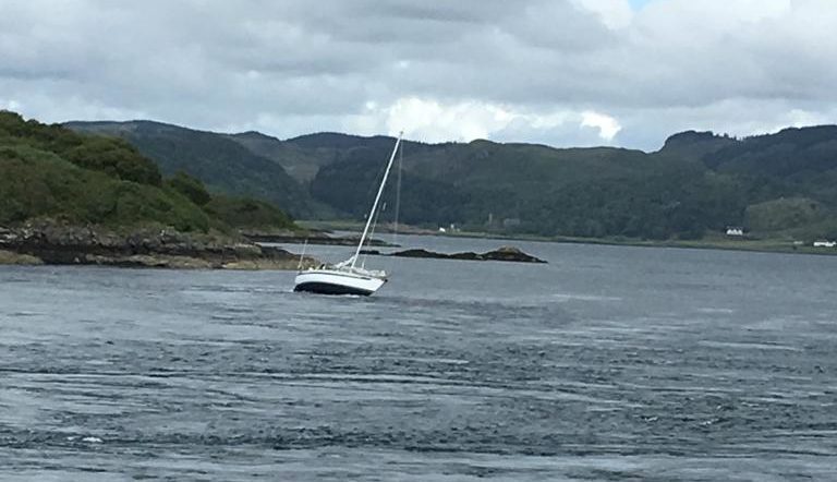 Yacht runs aground in Cuan Sound