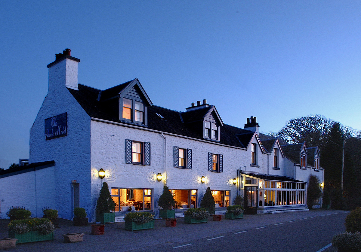 Spend a romantic evening this Valentine's at Aird's Hotel