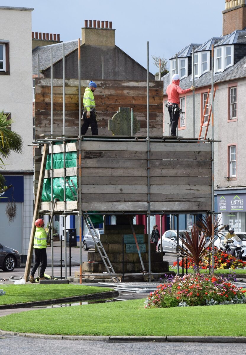 Restoration work at Campbeltown Cross begins