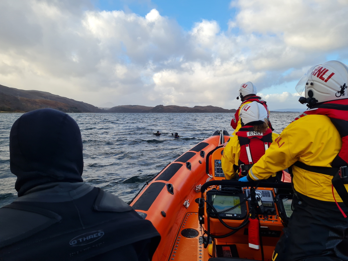 Kyle lifeboat called to assist nine divers after boat breaks down