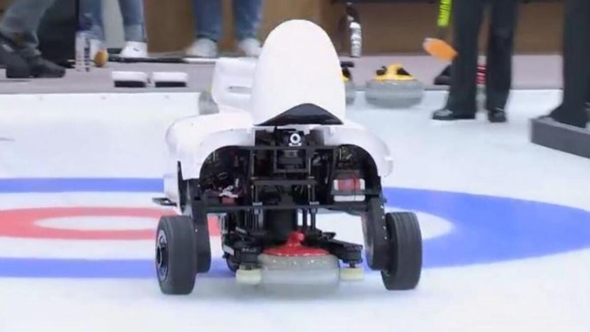 noa04CurlingRobot01jpg