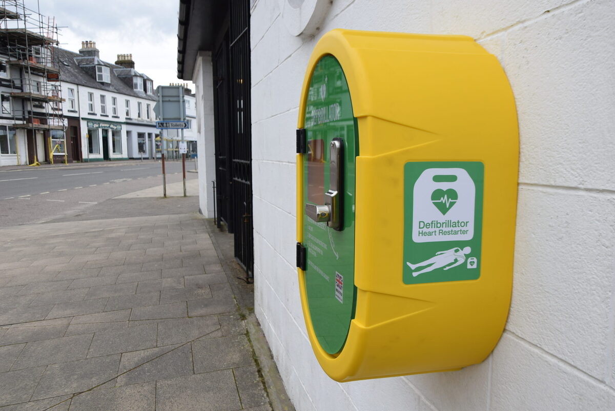 'Arbitrary' 500m limit set on defibs 'will cost lives'