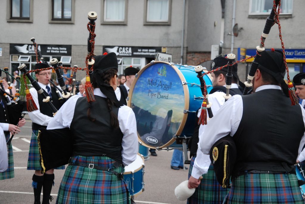 Wind farm donation puts puff in pipers