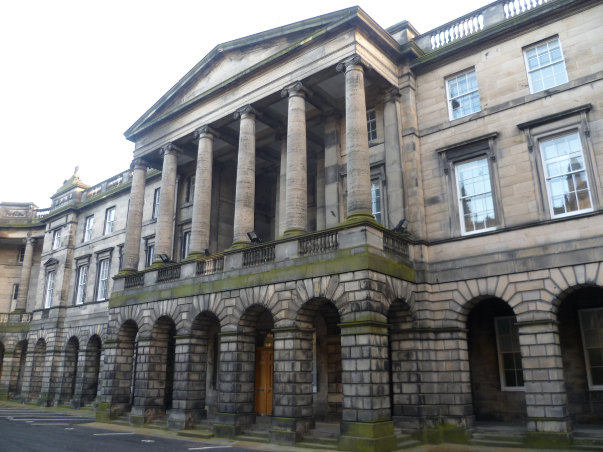LawCourtsentranceParliamentSqu