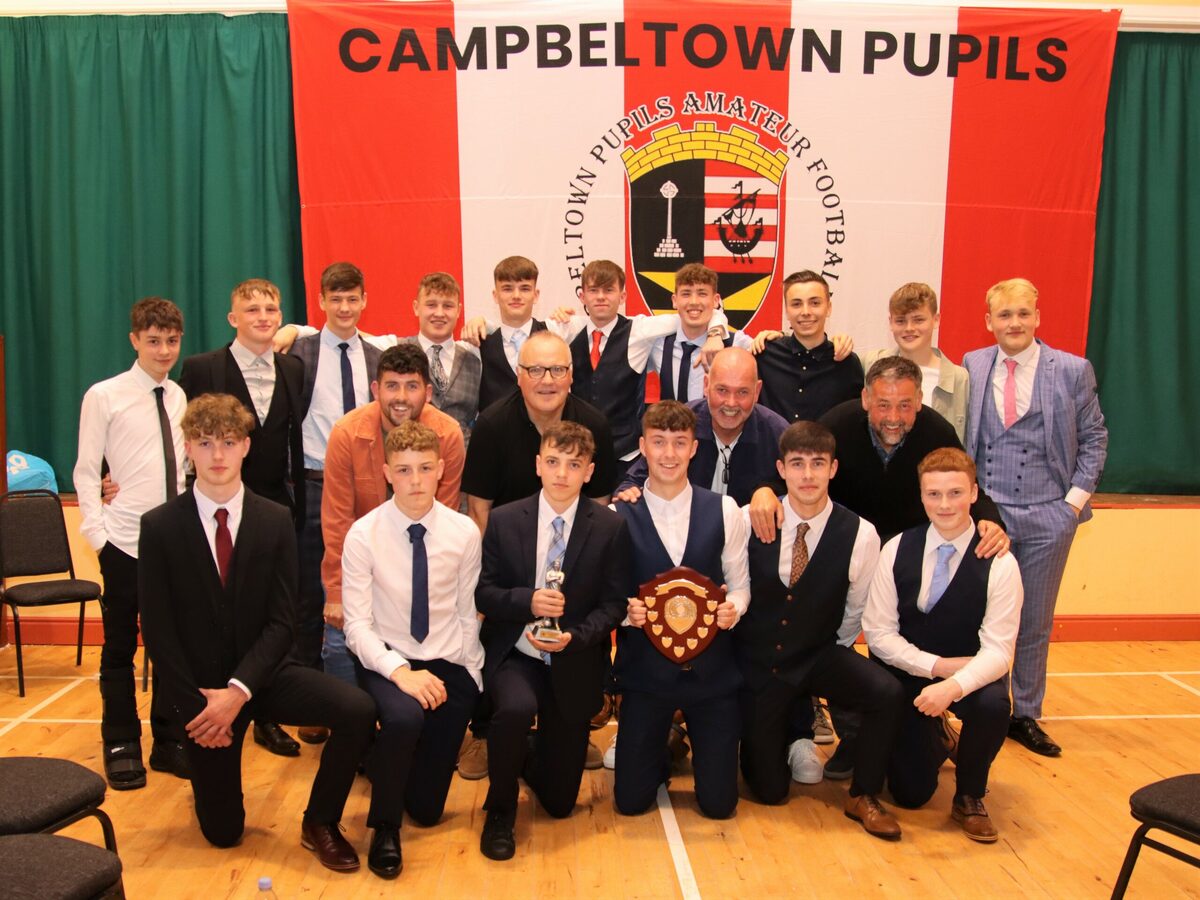 Pupils U17s celebrate end of season in style