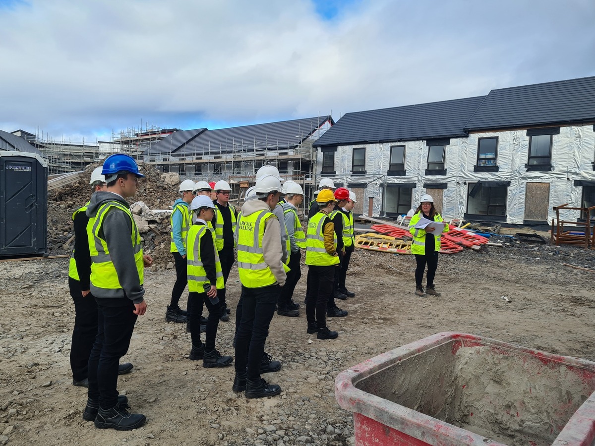 MacLeod welcome Oban pupils to outdoor 'classroom'