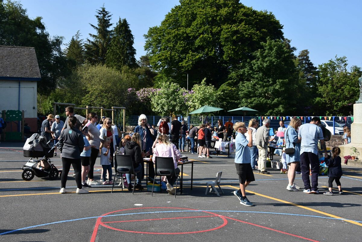 Summer sunshine brings out the crowds at Brodick school fete
