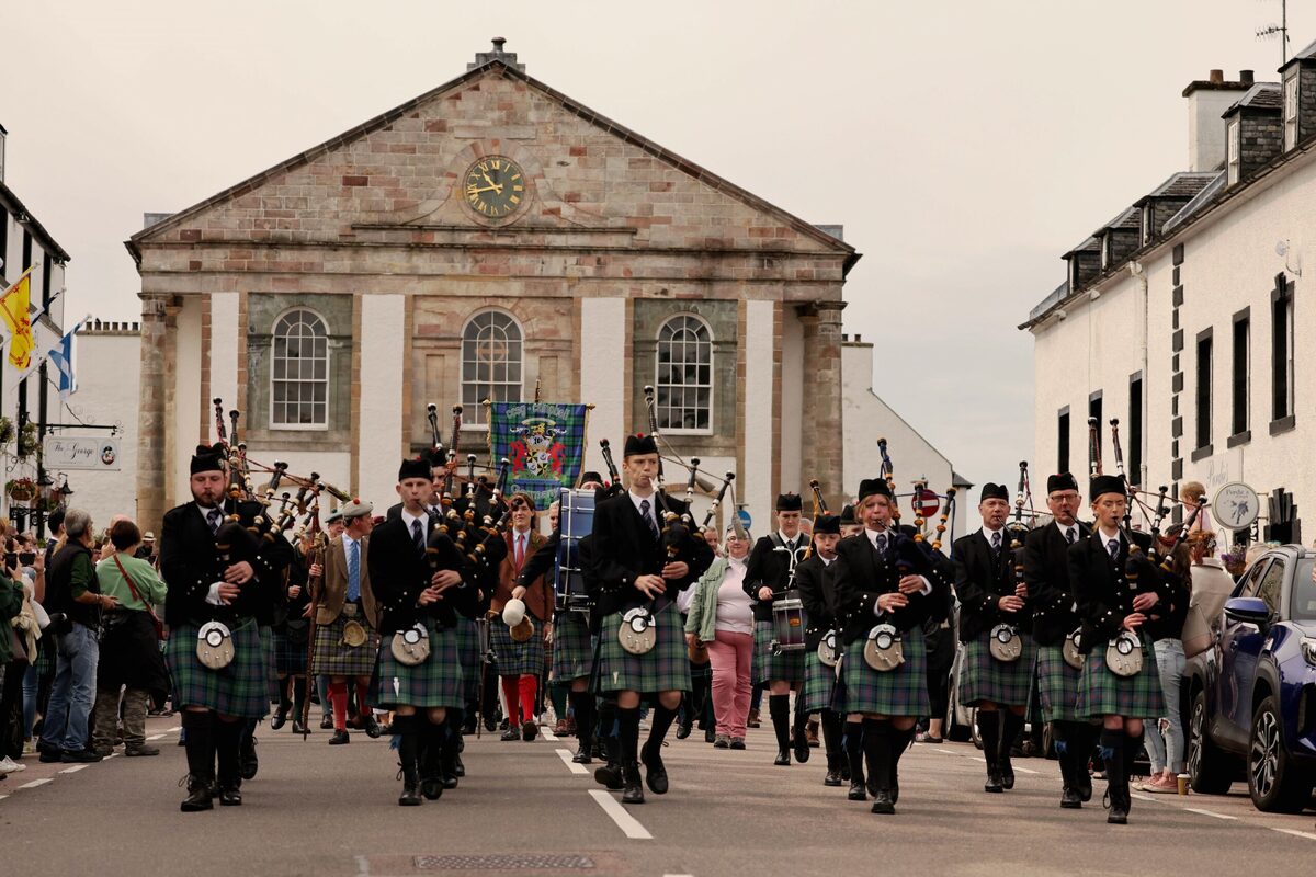 Thousands flock to Inveraray Highland Games