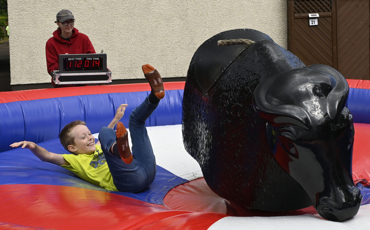 Sunshine and showers for Lochyside Community Fete