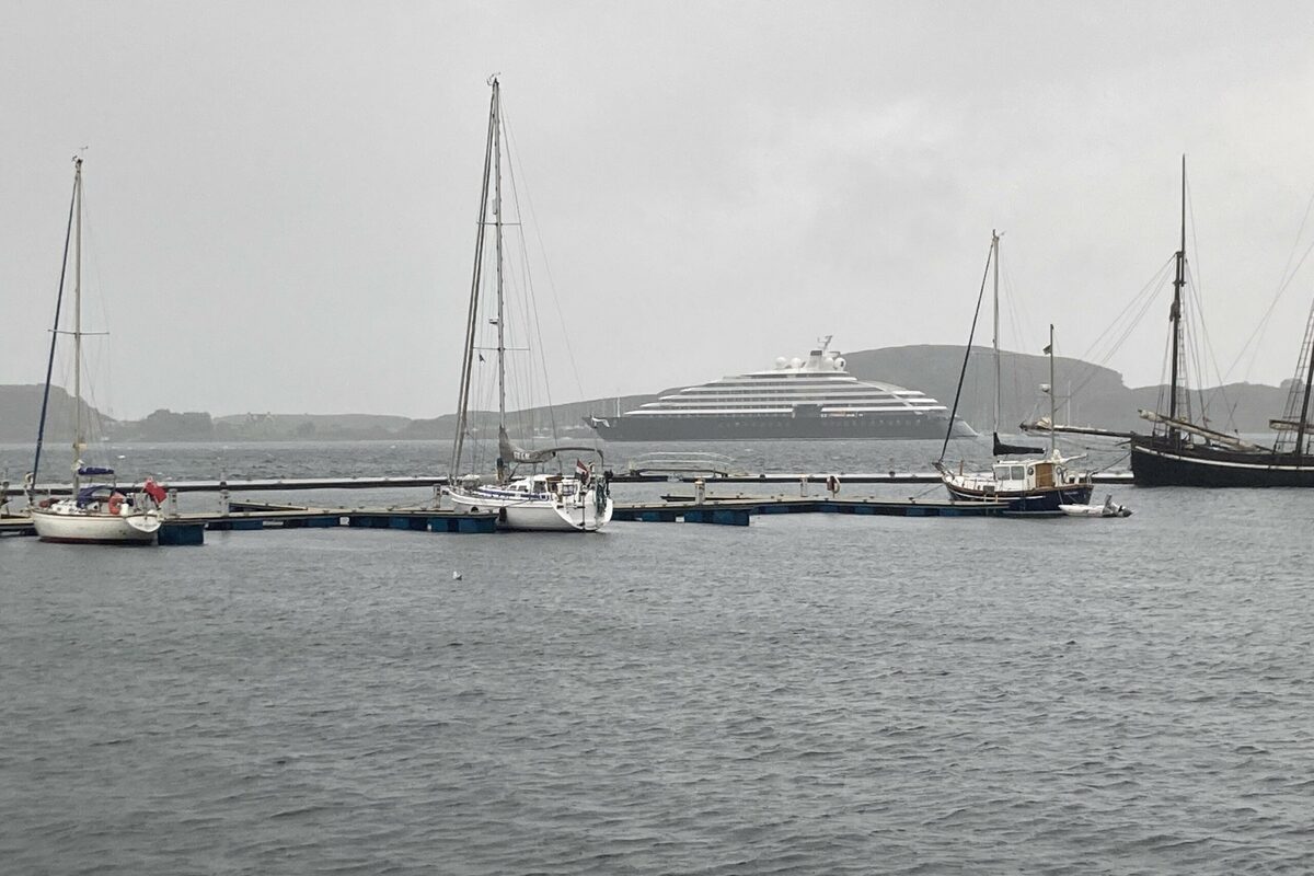 WATCH: Huge 'Discovery Yacht' berths off Oban