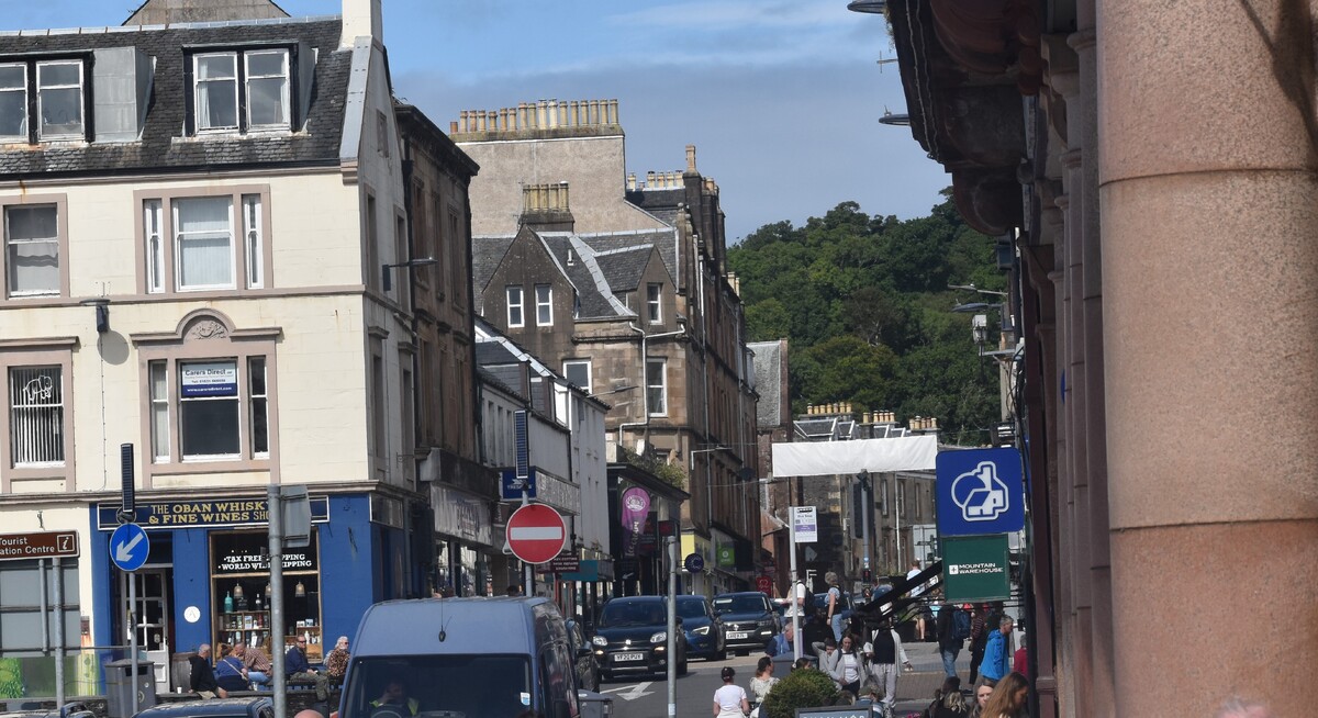 Soroba Road chemist and WH Smith to close